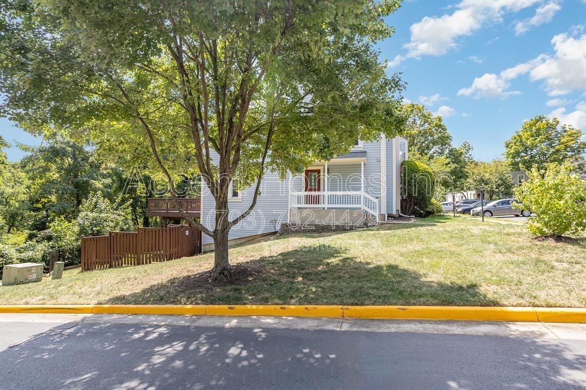 7301 Castleberg Ct - Photo 4 of 35
