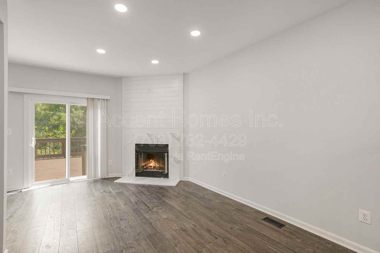 7301 Castleberg Ct - Photo 6 of 35