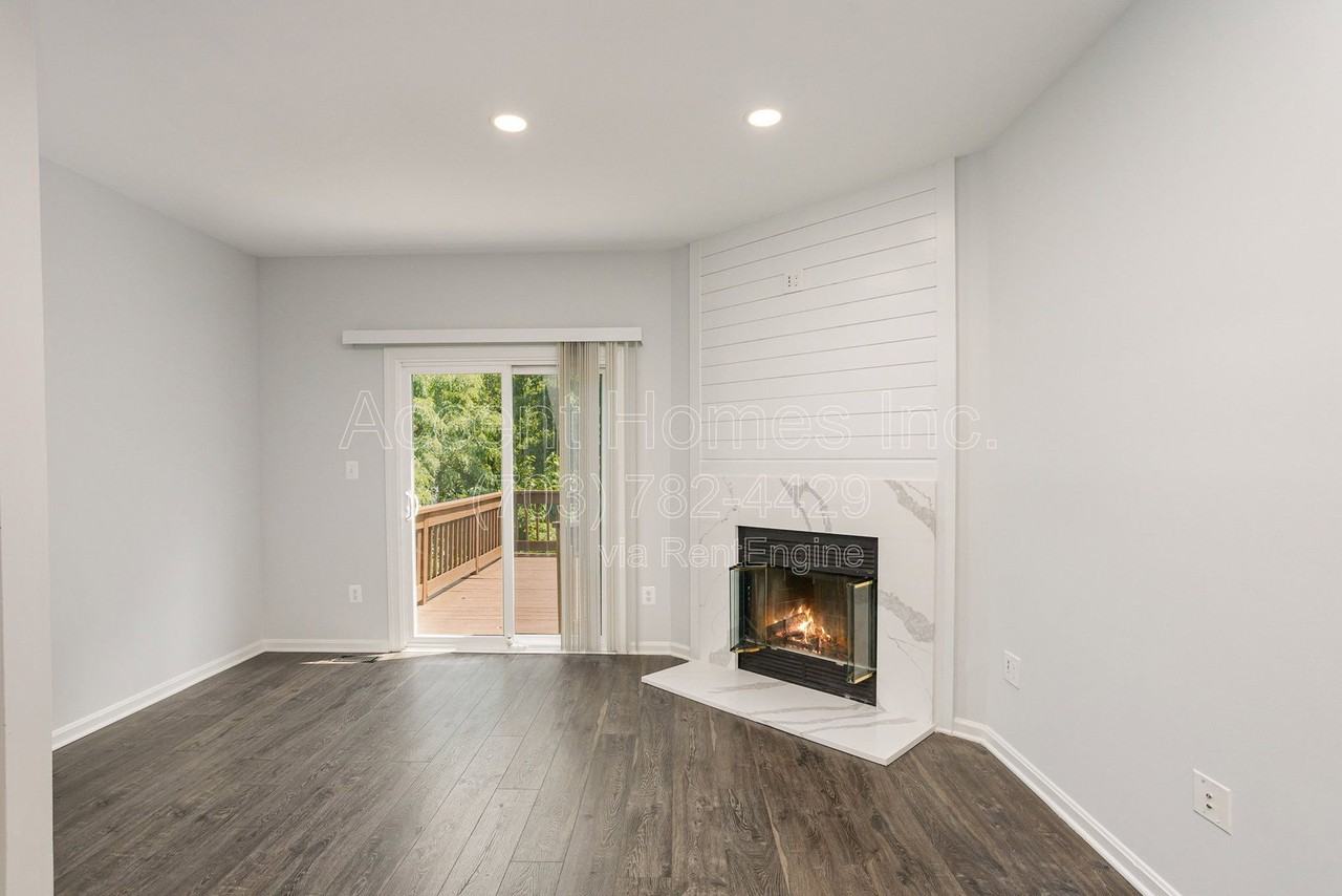 7301 Castleberg Ct - Photo 7 of 35