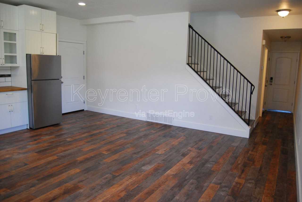 713 W 500 S #B - Photo 4 of 20