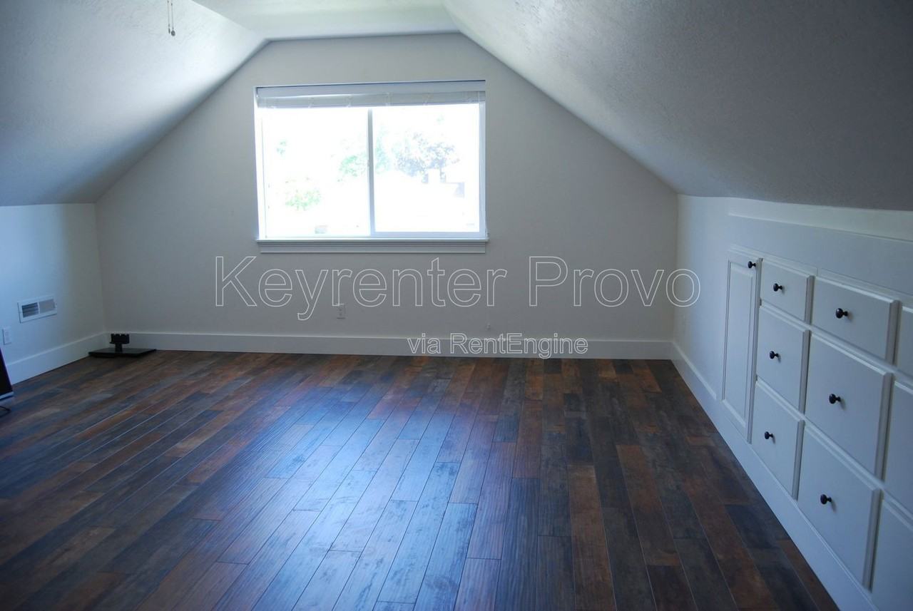713 W 500 S #B - Photo 5 of 20