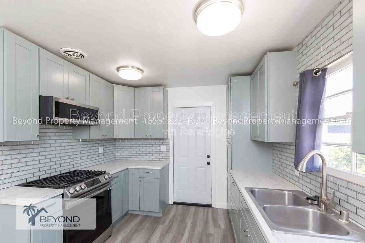 5207 Irwin Ave - Photo 3 of 18