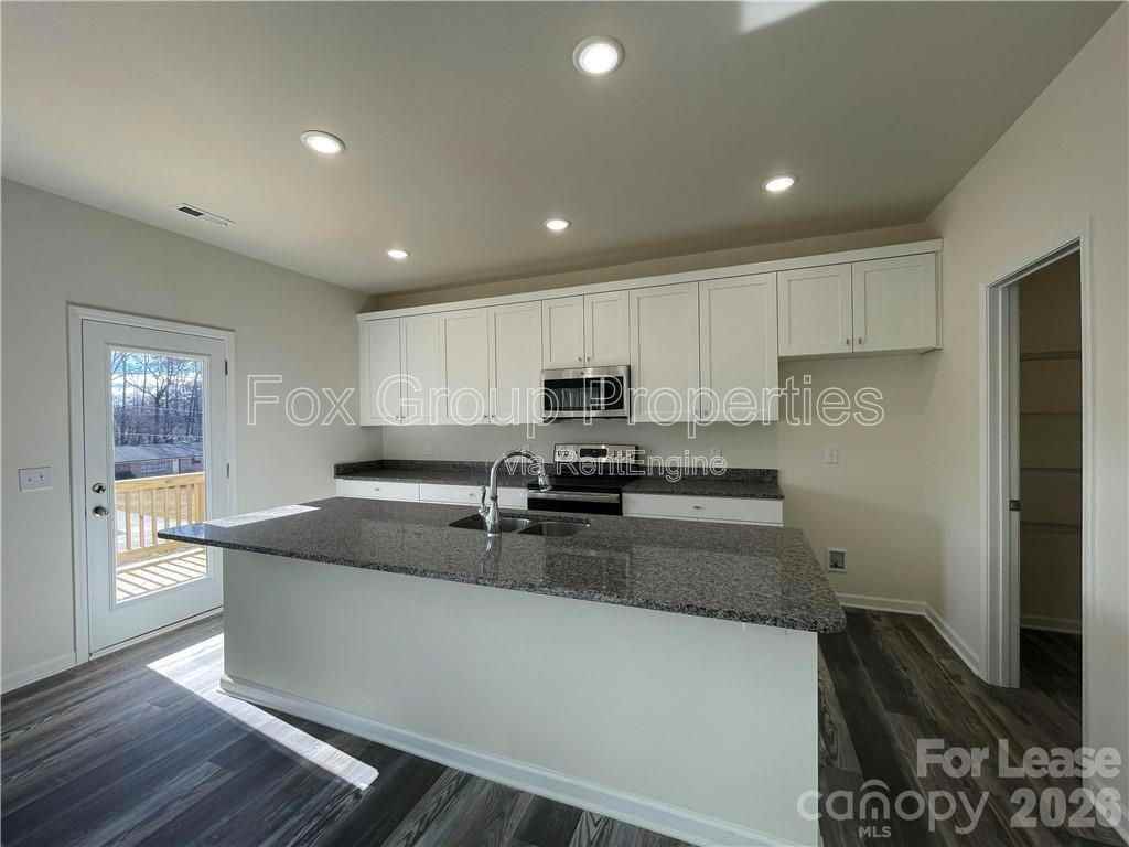 582 30th Avenue Cir Ne - Photo 3 of 14