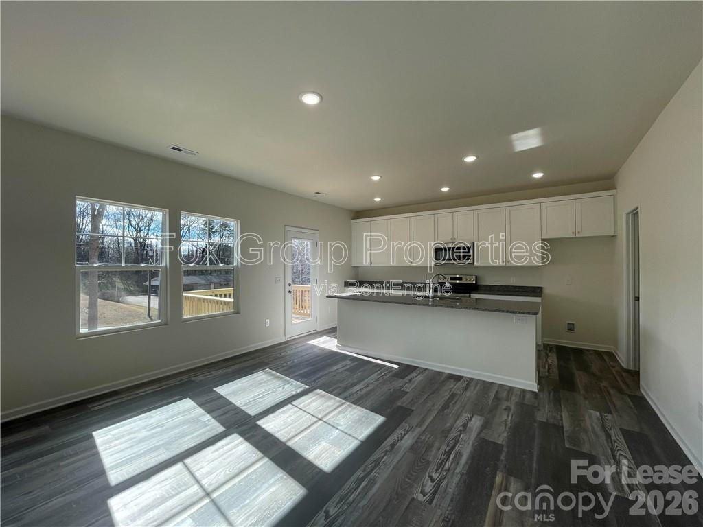 582 30th Avenue Cir Ne - Photo 4 of 14