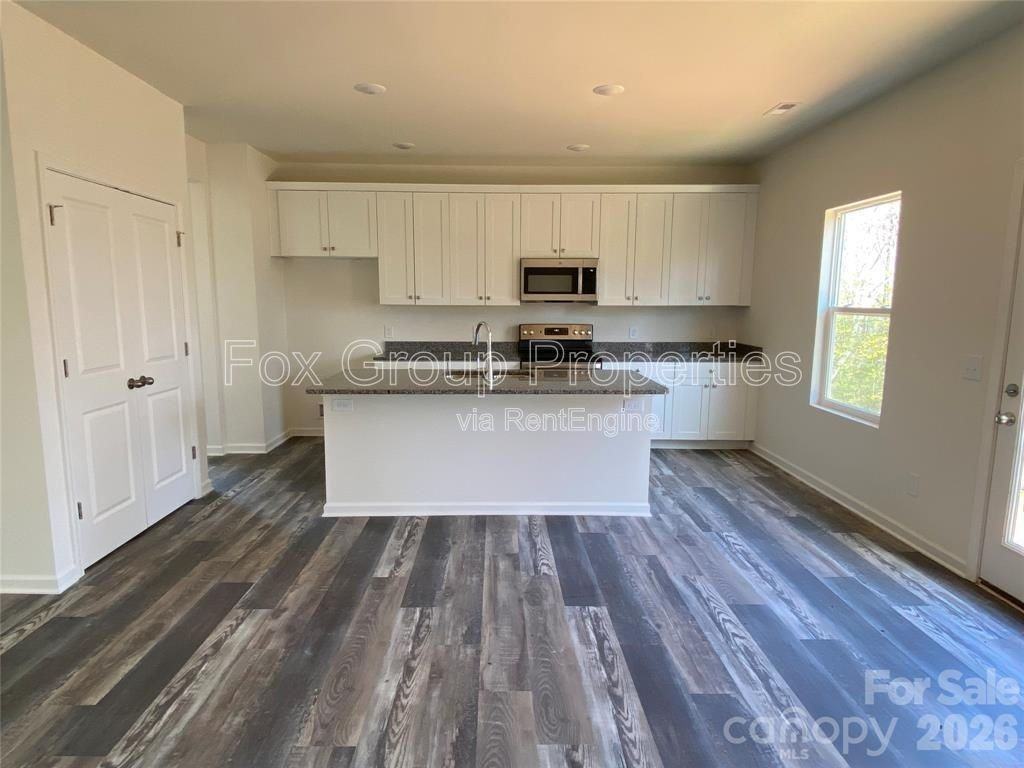 1662 Nicholas Way - Photo 3 of 16
