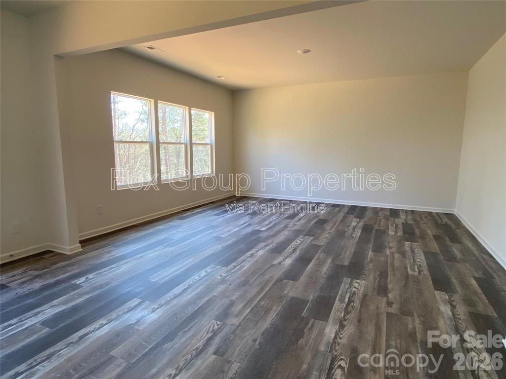 1662 Nicholas Way - Photo 4 of 16