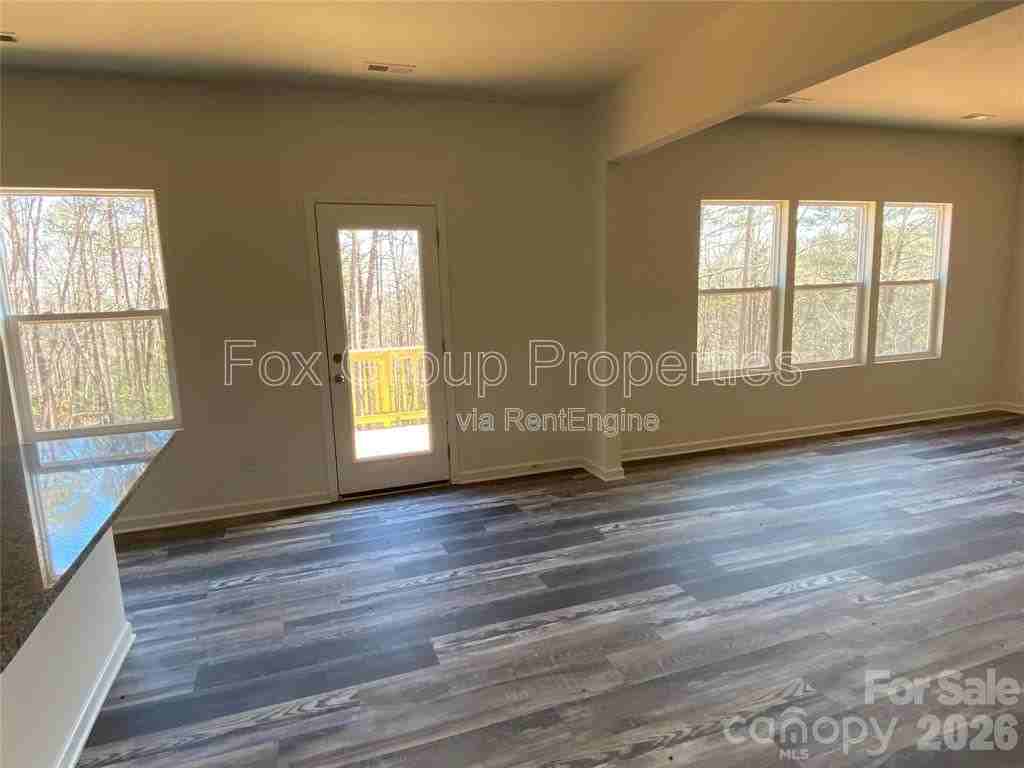 1662 Nicholas Way - Photo 5 of 16