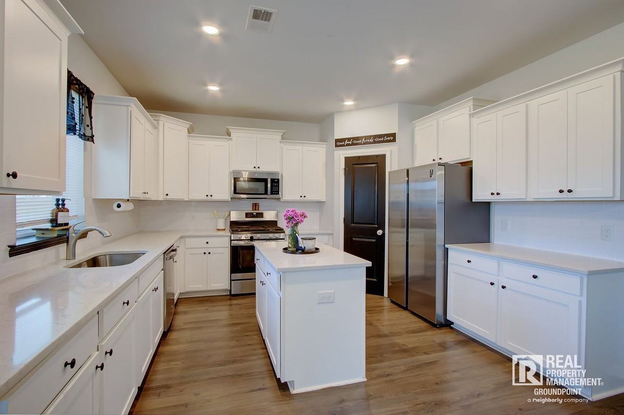 214 Honey Horn Dr - Photo 7 of 34