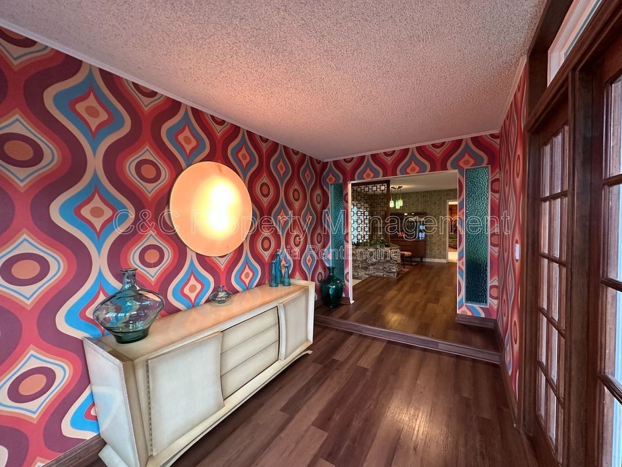 425 Edgerton Dr - Photo 4 of 18