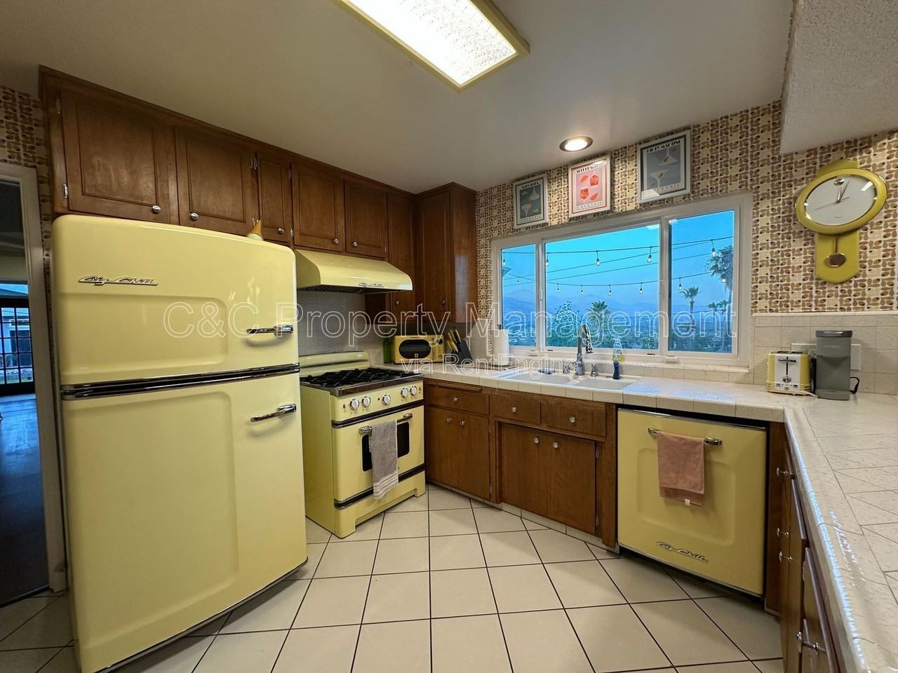 425 Edgerton Dr - Photo 6 of 18