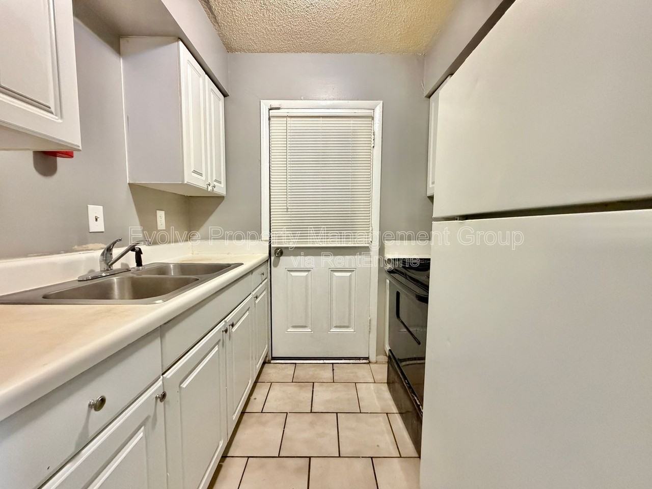 4651 Royal Ridge Dr #8 - Photo 4 of 12