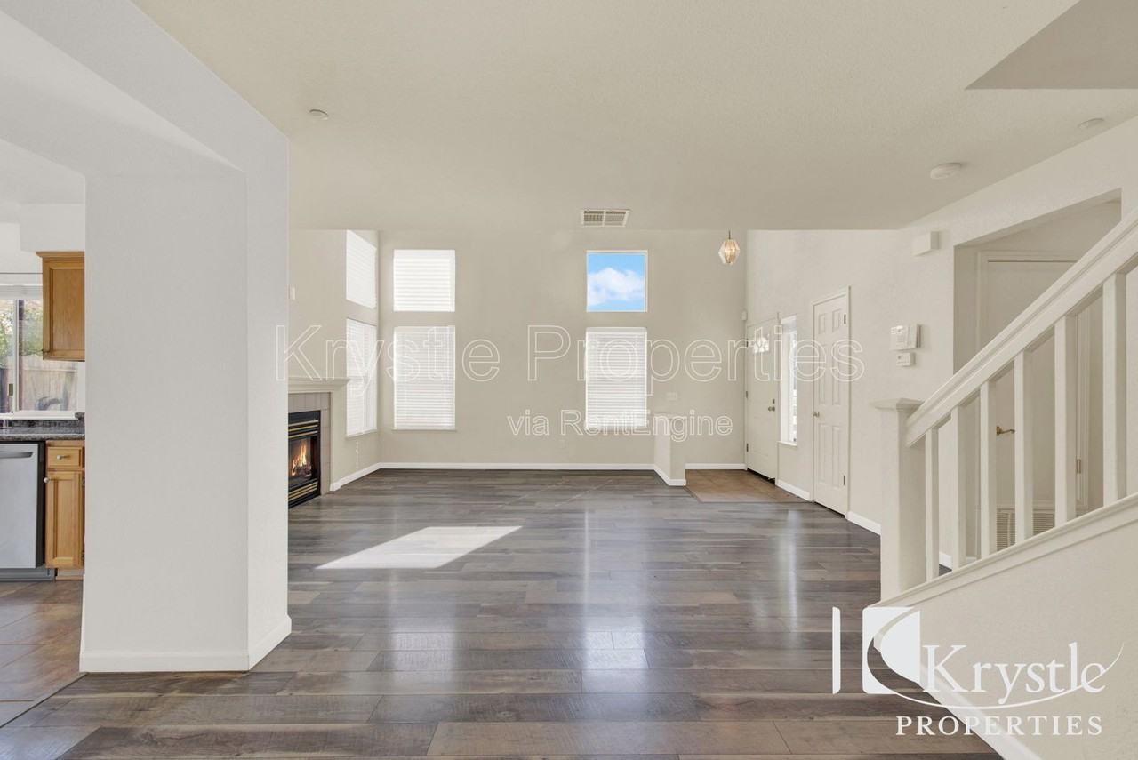 322 Clearpointe Dr - Photo 6 of 18