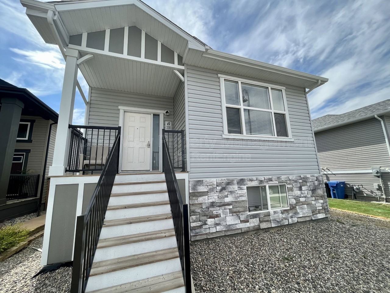98 Sunridge Blvd W