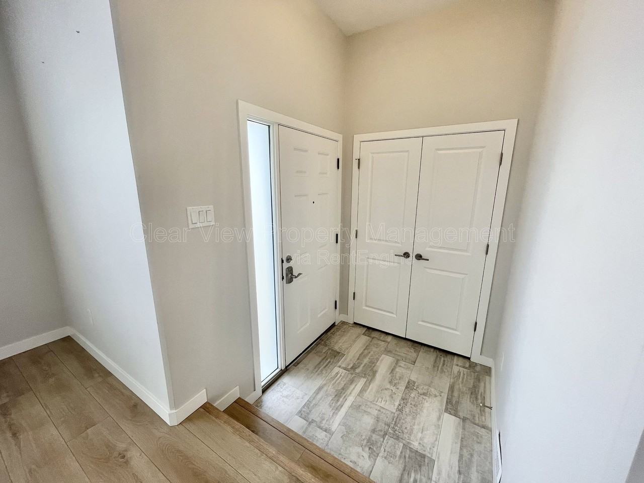 98 Sunridge Blvd W - Photo 2 of 17