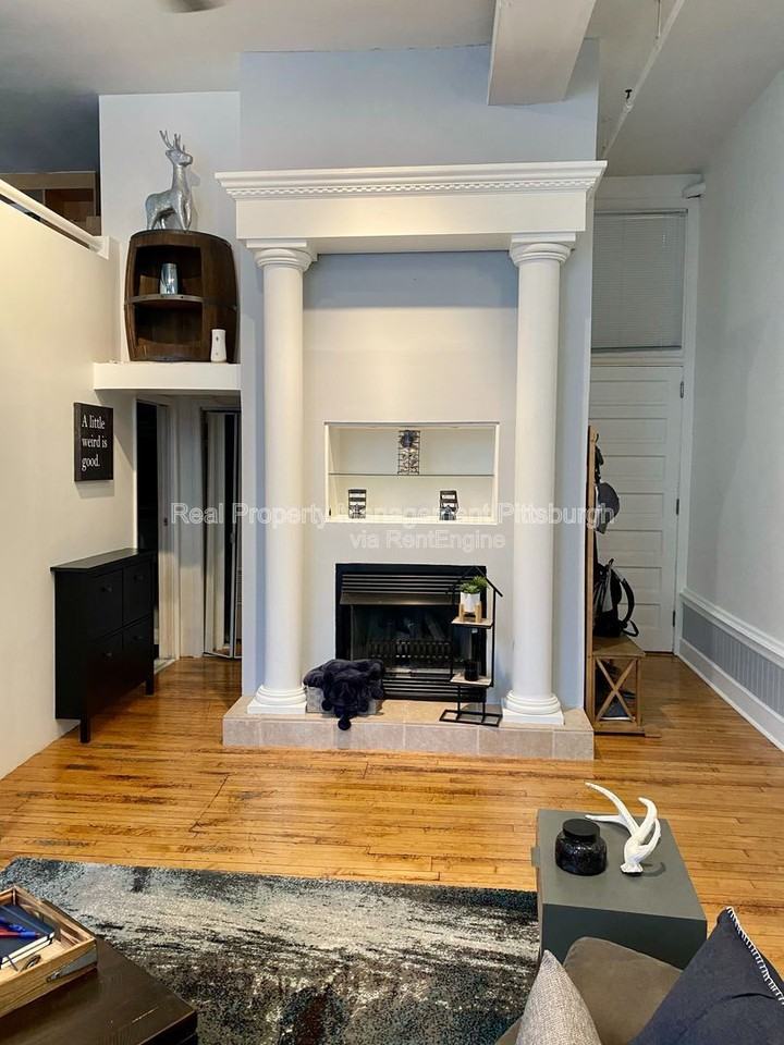 171 S 15th St #202 - Photo 3 of 16