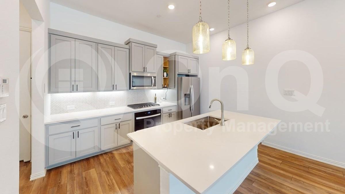 4348 Henderson Ave - Photo 4 of 23