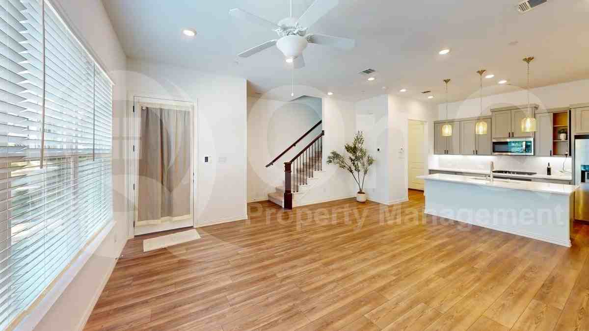 4348 Henderson Ave - Photo 6 of 23