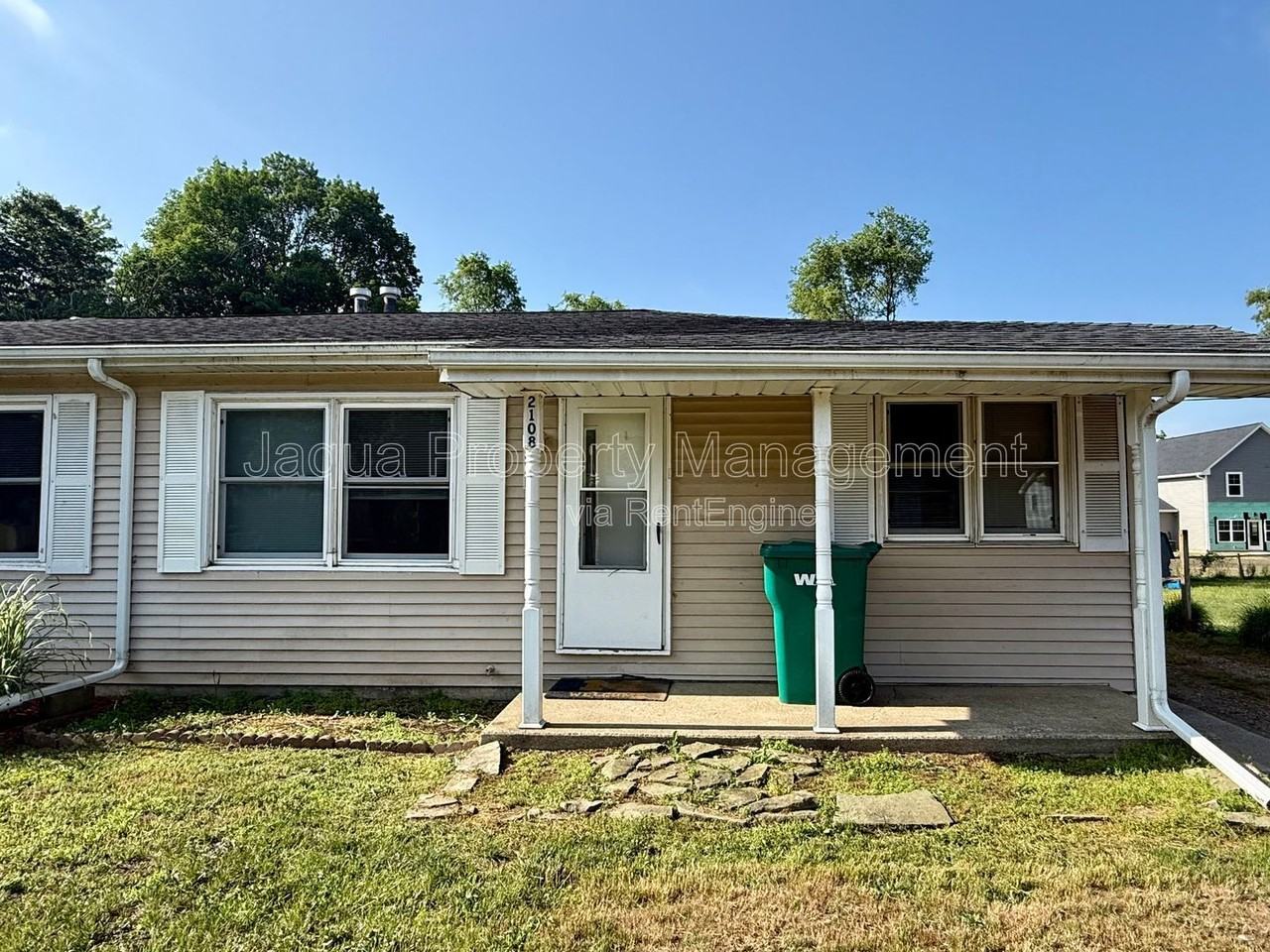 2108 Woodbine Ave - Photo 2 of 15