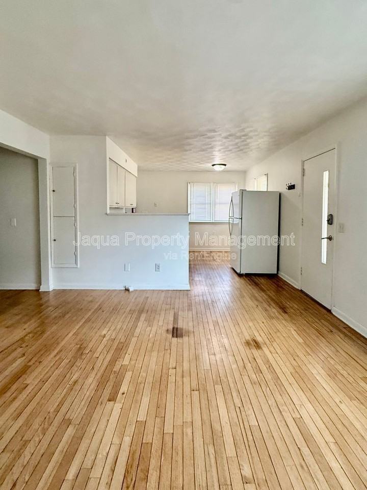 2108 Woodbine Ave - Photo 4 of 15