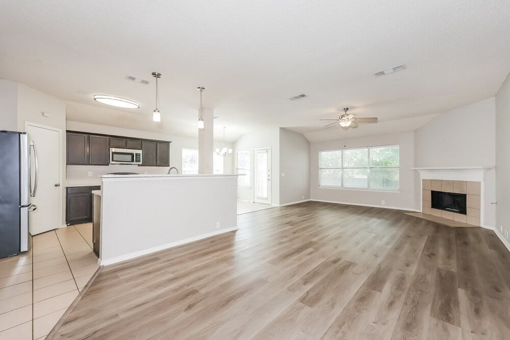 833 Lariat Dr - Photo 3 of 16