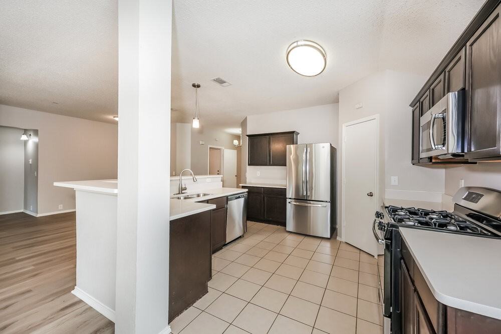833 Lariat Dr - Photo 6 of 16