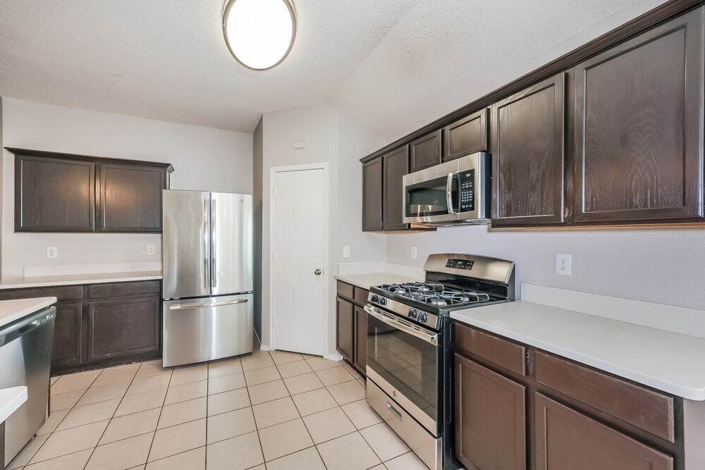 833 Lariat Dr - Photo 7 of 16