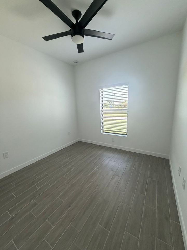 1504 Gary Ln - Photo 3 of 39