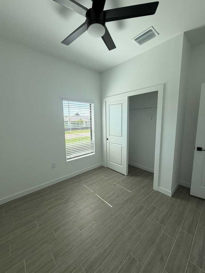 1504 Gary Ln - Photo 6 of 39