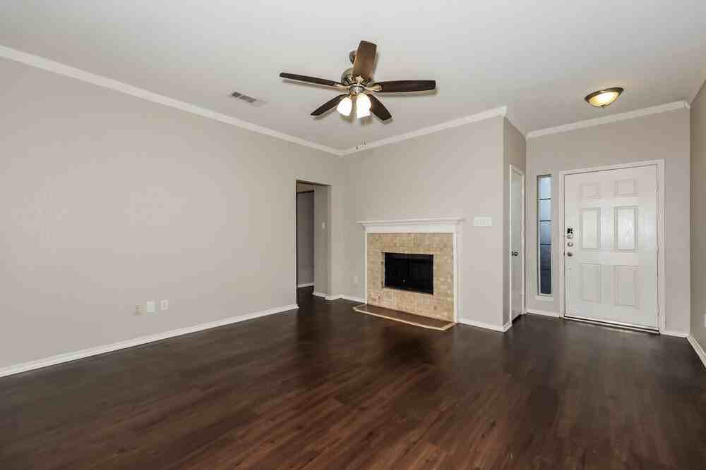 916 Buffalo Springs Dr - Photo 3 of 16