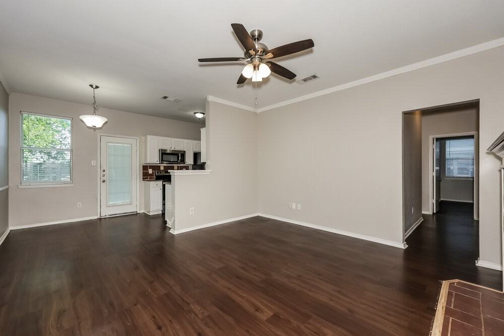 916 Buffalo Springs Dr - Photo 4 of 16