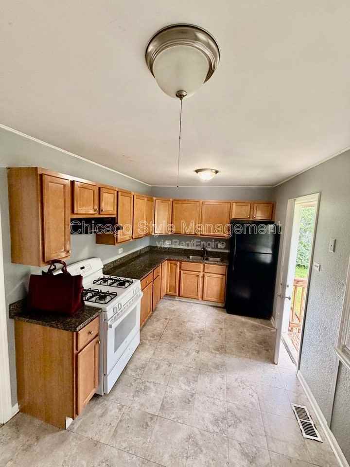 4507 Balmoral Dr - Photo 3 of 9