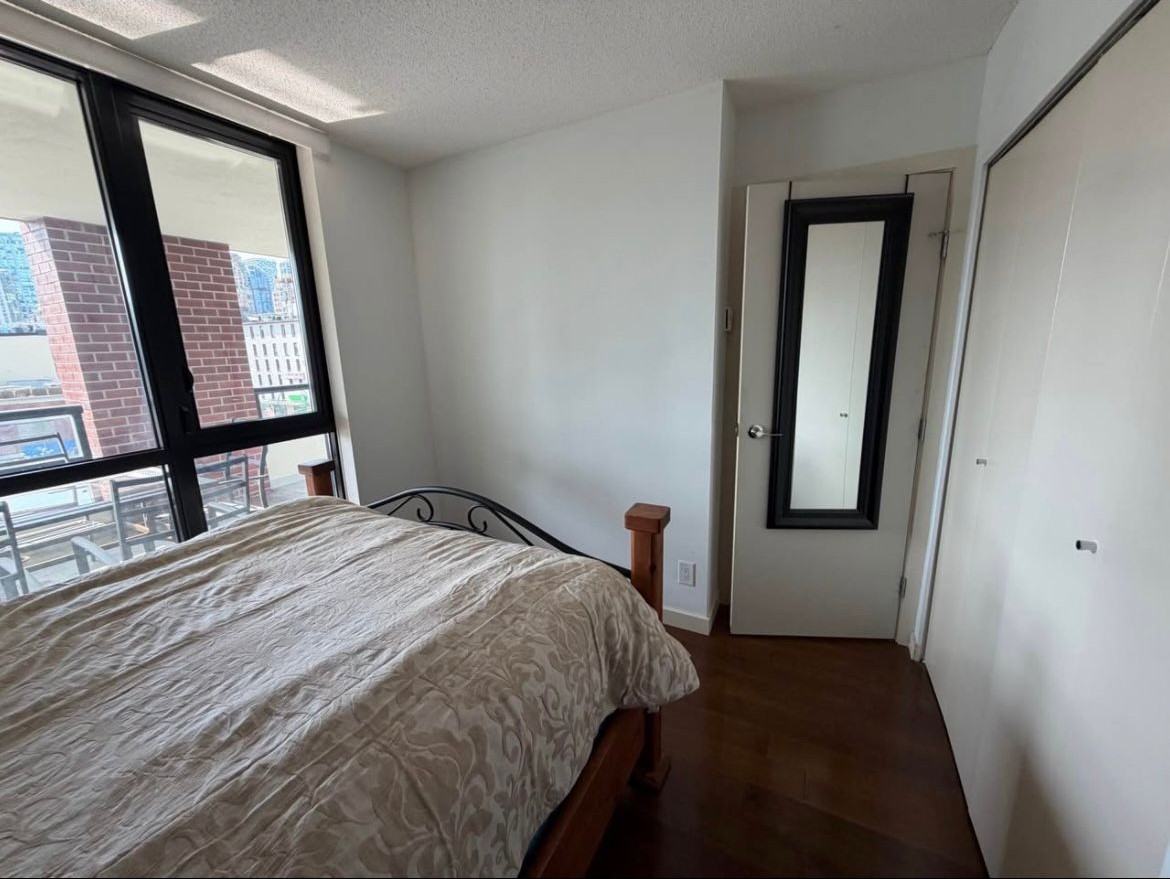 977 Mainland St - Photo 7 of 9