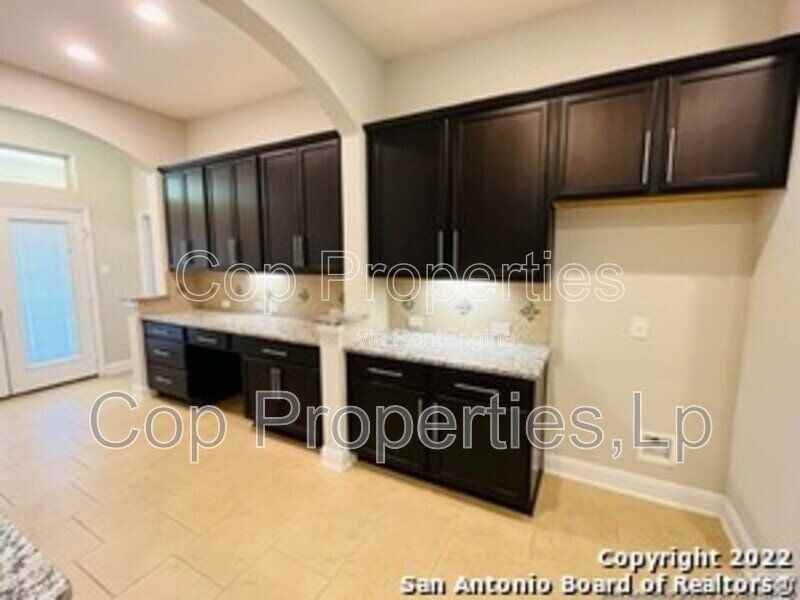 8221 Dublin Frst - Photo 7 of 22