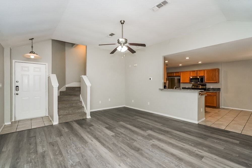 809 Pace Dr - Photo 4 of 17