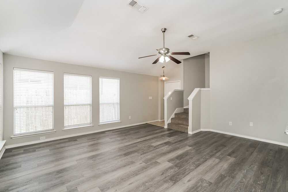 809 Pace Dr - Photo 5 of 17