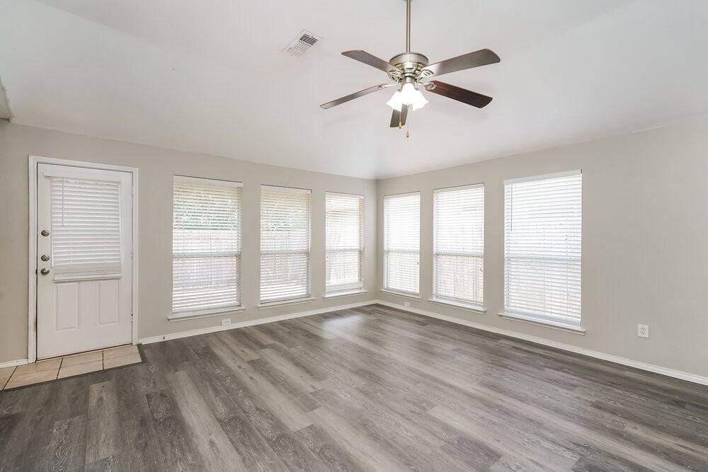 809 Pace Dr - Photo 6 of 17
