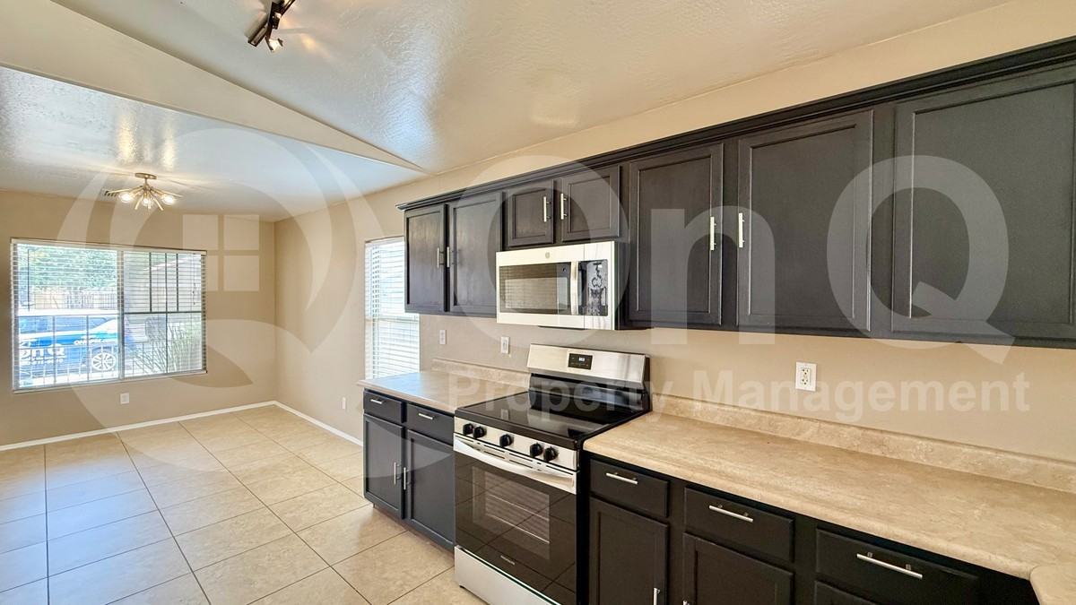 11738 W Flanagan St - Photo 5 of 25