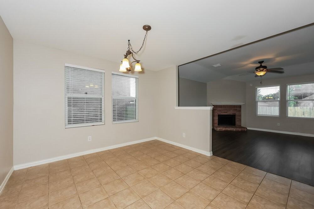 573 Creekbend St - Photo 6 of 16