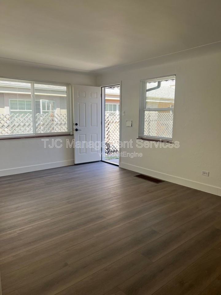 433 Harrison St - Photo 2 of 14