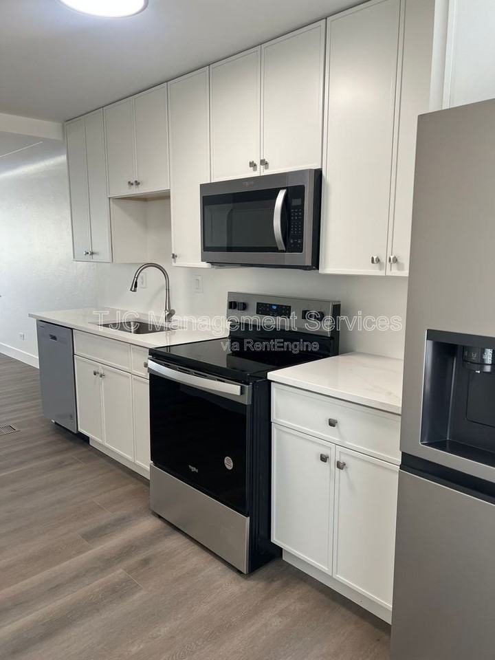 433 Harrison St - Photo 4 of 14