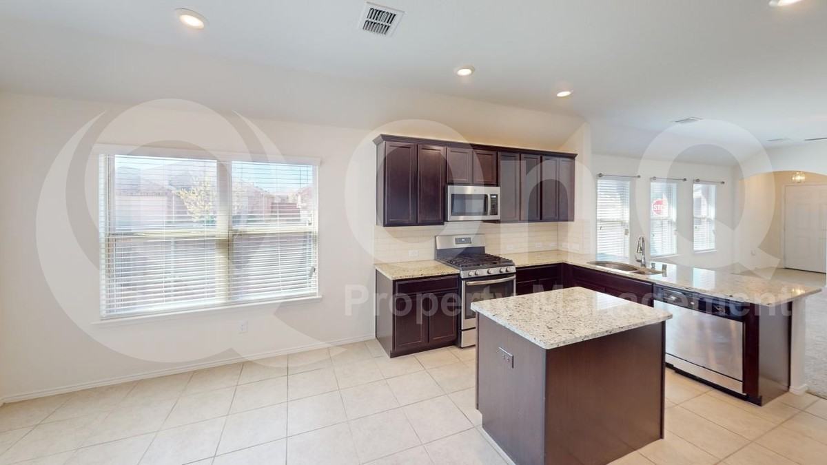 1235 Acmite Ave - Photo 5 of 19
