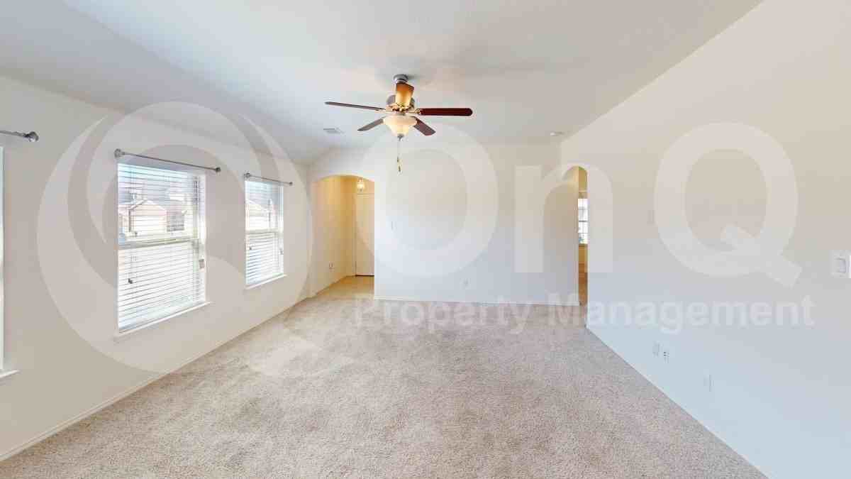 1235 Acmite Ave - Photo 7 of 19