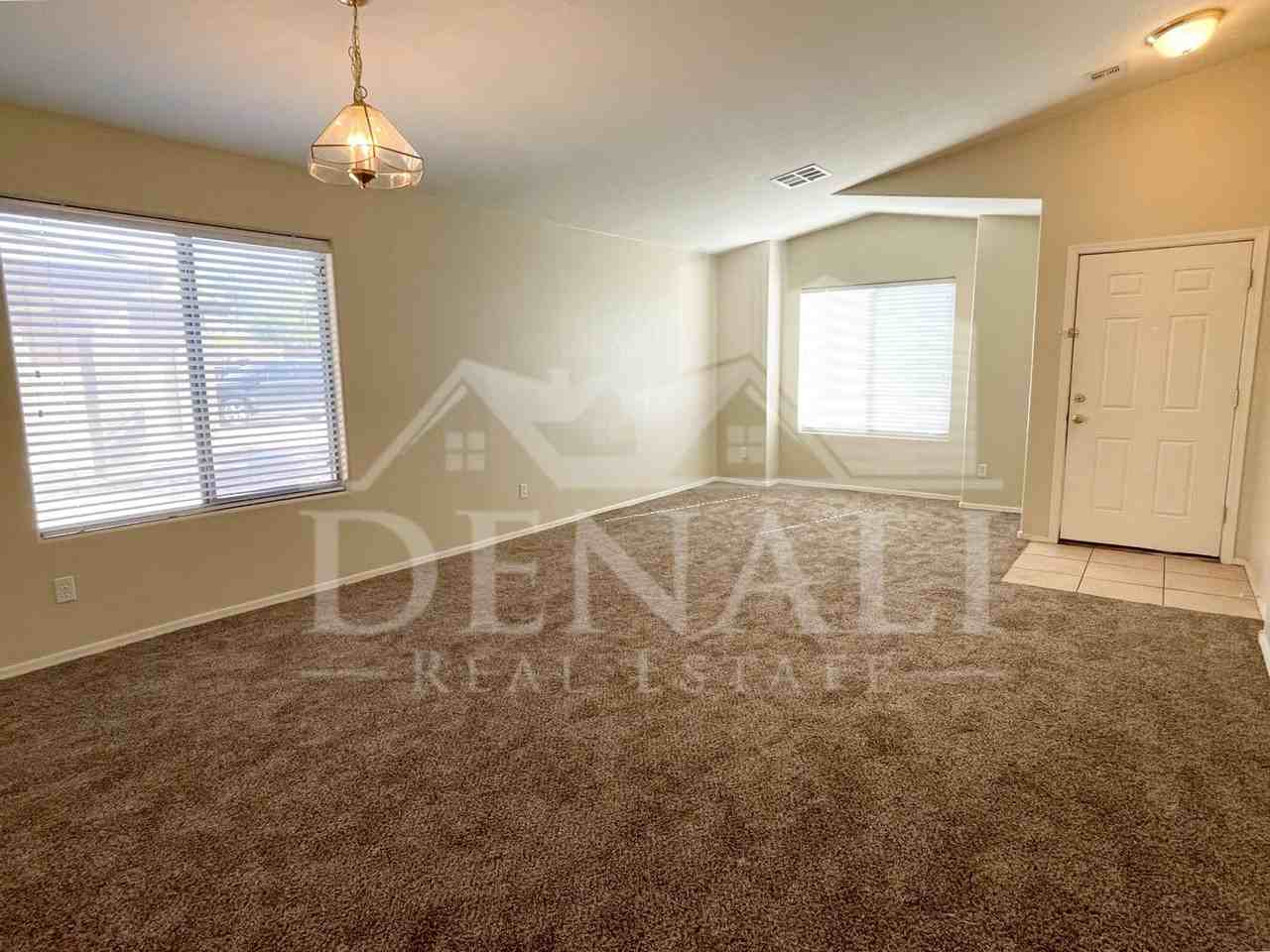 7220 S 55th Dr - Photo 3 of 22