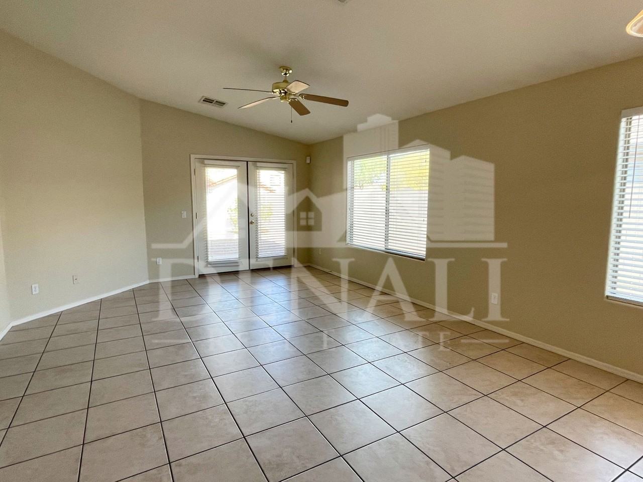 7220 S 55th Dr - Photo 4 of 22