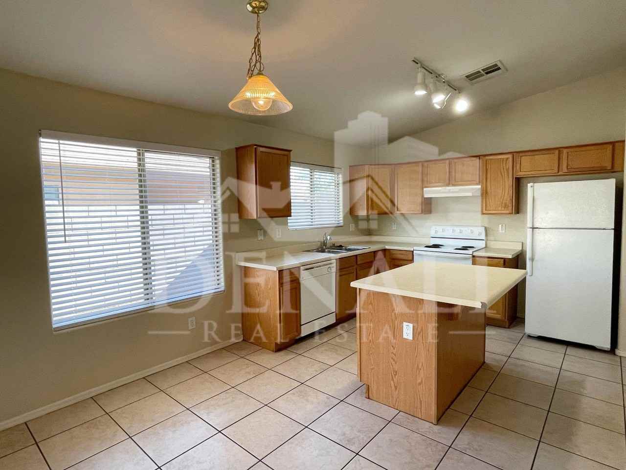 7220 S 55th Dr - Photo 6 of 22