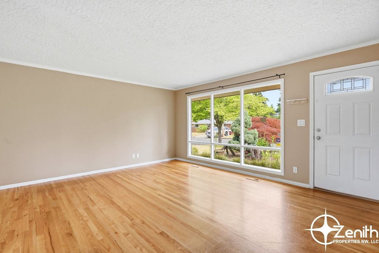 8317 Chesapeake Dr - Photo 3 of 31