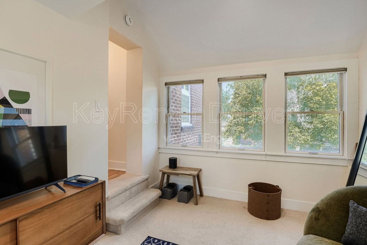 480 S Franklin St - Photo 7 of 22
