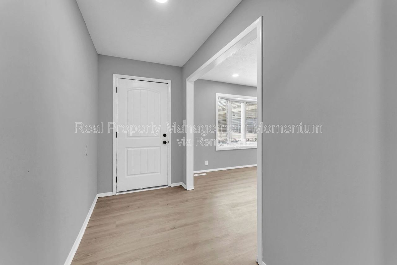 3204 N Wildan Ave - Photo 4 of 29