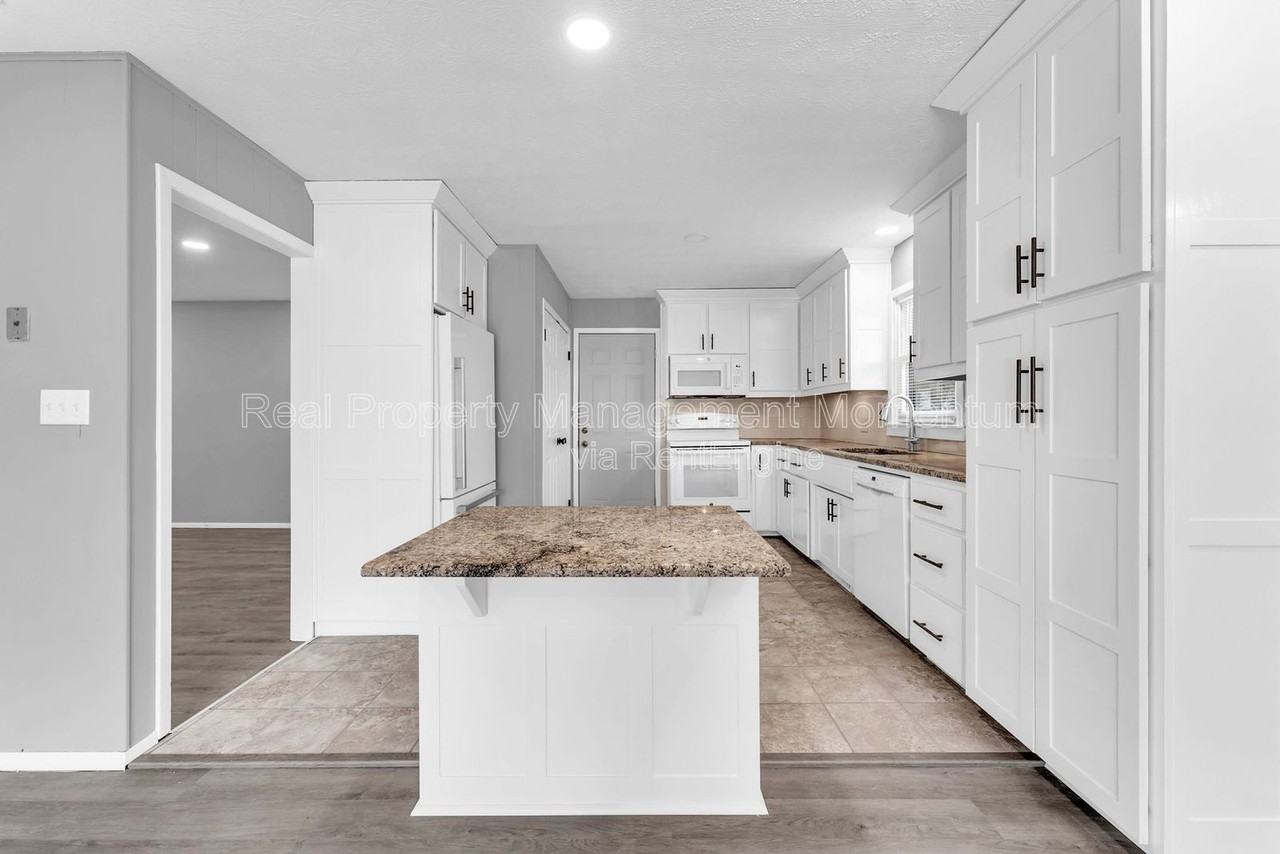 3204 N Wildan Ave - Photo 6 of 29