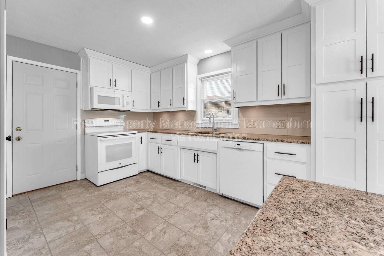 3204 N Wildan Ave - Photo 7 of 29